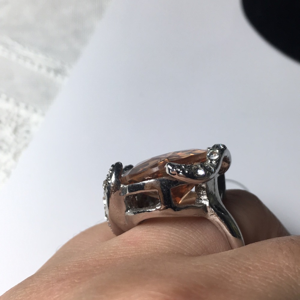 🖤HUGE💕CRYSTAL RING - Picture 6 of 10